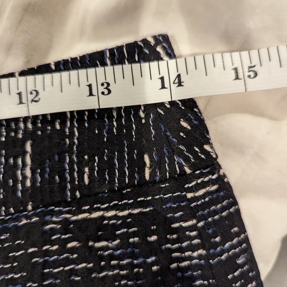 Banana Republic black textured pencil skirt blue and white threading size small - Picture 3 of 7